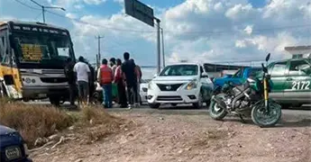 Actuar&aacute;n SCT y Fiscal&iacute;a por agresi&oacute;n de taxistas a chofer de cami&oacute;n