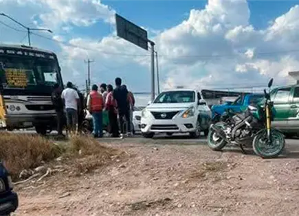 Actuar&aacute;n SCT y Fiscal&iacute;a por agresi&oacute;n de taxistas a chofer de cami&oacute;n