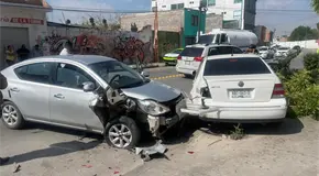 Choca conductor contra un auto estacionado en Soledad