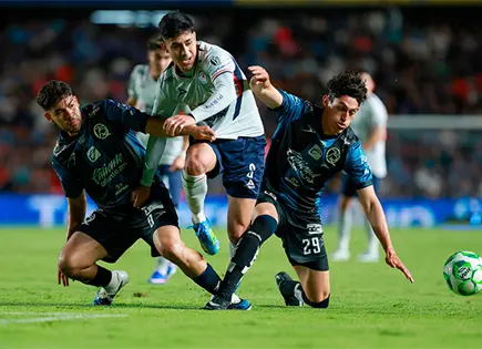 Cruz Azul empata con Quer&eacute;taro y suma nueve partidos sin victoria