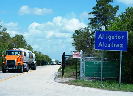 Grupos ambientales mantienen demanda contra centro de detenci&oacute;n en Everglades