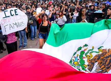 Houston modifica decreto tras amenaza de recorte de fondos