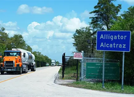 Impiden cierre de centro de detenci&oacute;n