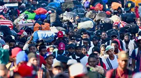 Migrantes haitianos salen en caravana