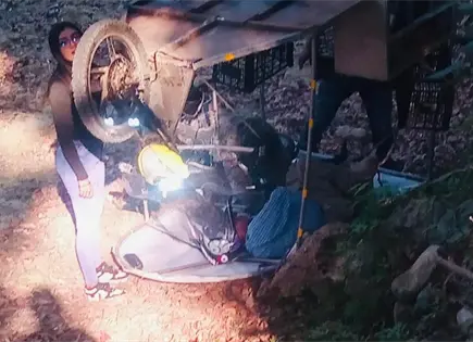 Motociclista con discapacidad, herido en choque sobre carretera 80