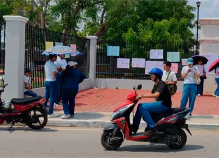 Normalistas de Ticul mantienen toma y exigen destituci&oacute;n de director