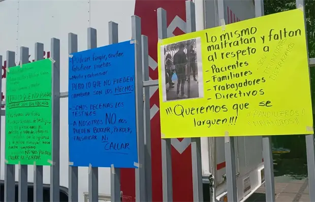 Protestan en cl&iacute;nica del IMSS por golpiza a un m&eacute;dico