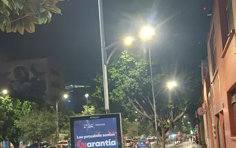 Reparan alumbrado en Carranza tras lluvias