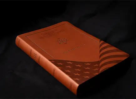 Trump lee pasaje b&iacute;blico controvertido en marat&oacute;n de la Biblia