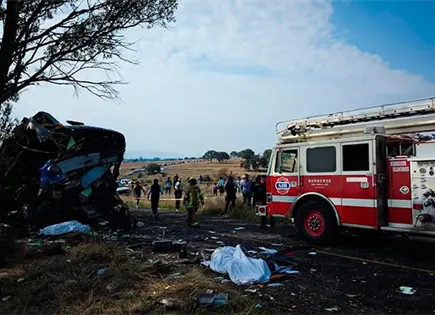 Accidente de autob&uacute;s en Quer&eacute;taro; 9 v&iacute;ctimas