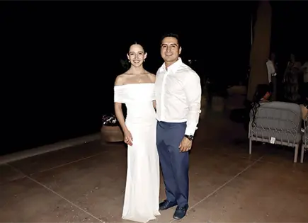 FESTEJAN POR SUS  ESPONSALES