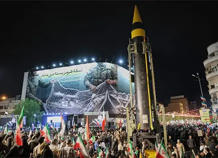 Ir&aacute;n dispara a 3 buques en Ormuz