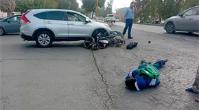 Motociclistas resultan heridos en percances viales