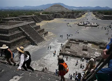 Teotihuac&aacute;n reabre tras mortal ataque