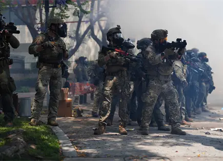 Tribunal federal bloquea ley que exige identificaci&oacute;n a agentes migraci&oacute;n en California