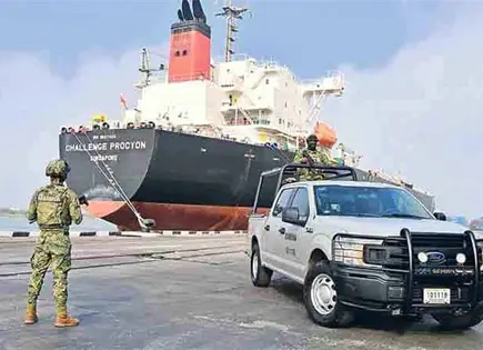 Aprehenden a contralmirante por "huachicol"