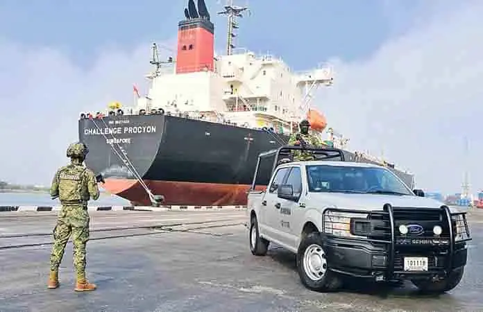 Aprehenden a contralmirante por "huachicol"