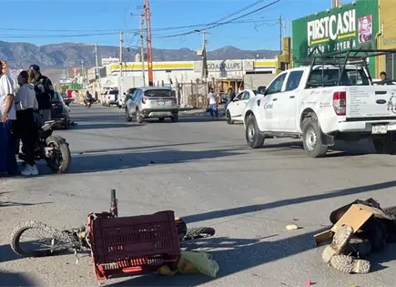 Choque en avenida G&aacute;lvez deja ciclista lesionado