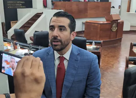 Galindo tendr&aacute; que competir con siglas del PAN, insiste Guajardo