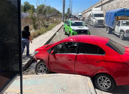 Impactan Chevrolet en parador de MetroRed