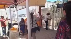 Reinstalan a una maestra y reabren la T&eacute;cnica 33