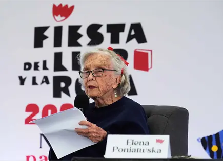 Elena Poniatowska presenta libro sobre Rosario Castellanos en la UNAM