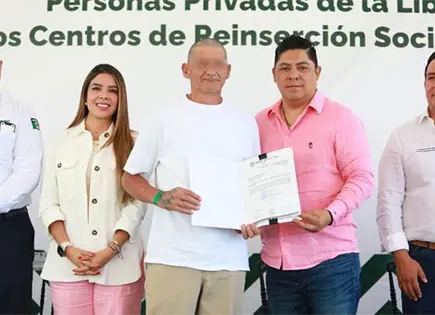 R. Gallardo entrega preliberaciones en el Cereso "La Pila"