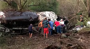 Tres muertos, arroja aparatoso accidente carretero
