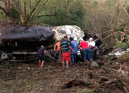 Tres muertos, arroja aparatoso accidente carretero