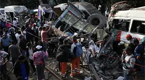 Bomba mata a 14 en Colombia