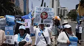 Marchan contra el aborto y eutanasia