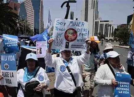 Marchan contra el aborto y eutanasia