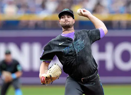 Shane McClanahan lanza cinco entradas sin carreras en Tampa Bay