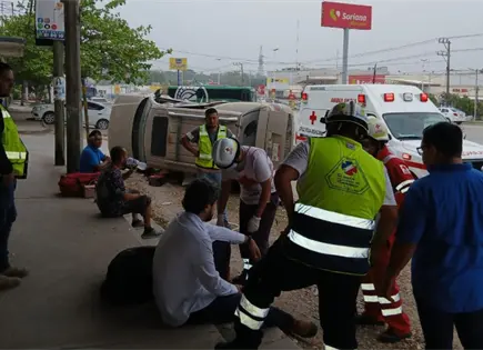 Choque y volcadura en el M&eacute;xico-Laredo deja un lesionado