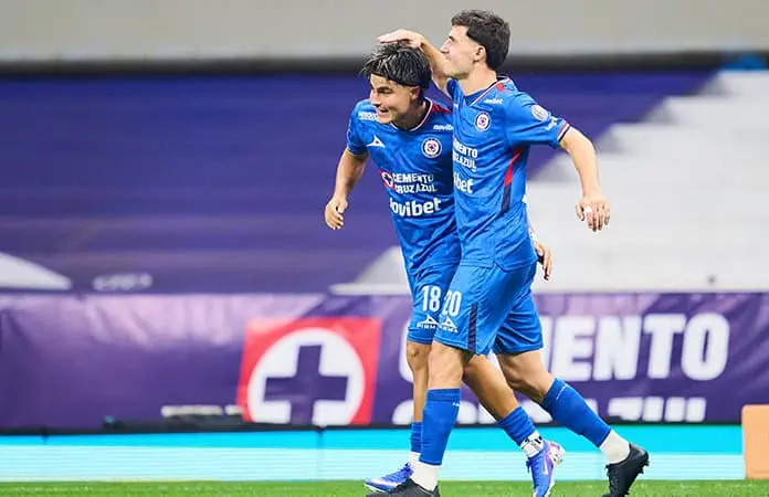 Cruz Azul zarandea al Necaxa
