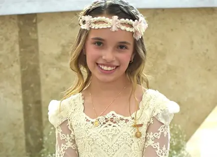 ELENA RECIBE LA COMUNI&Oacute;N