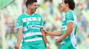 Santos humilla a Rayados