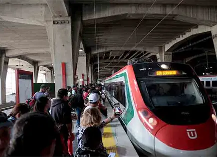 Alta demanda en Tren Felipe &Aacute;ngeles