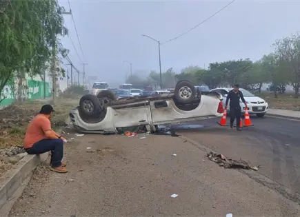 Atiende PC volcadura e incendios en Villa de Pozos
