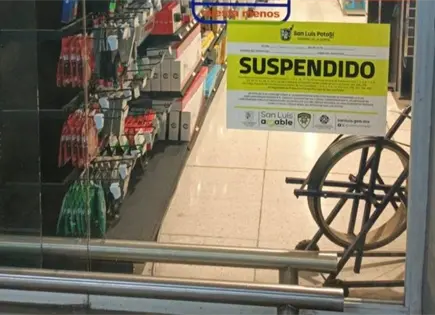 Cayeron l&aacute;minas en Plaza El Dorado; clausuraron zona por riesgo