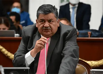 Ernesto Alarc&oacute;n renuncia al PRI tras 30 a&ntilde;os de militancia