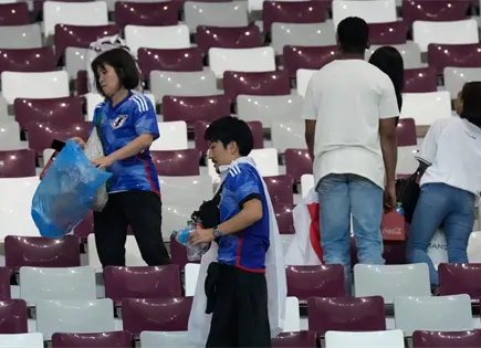 Jap&oacute;n mantiene tradici&oacute;n de limpieza en estadios mundiales