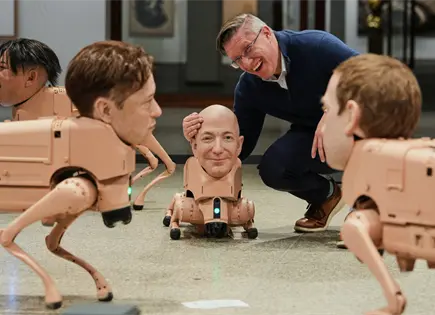 Perros robot con cabezas de Musk y Zuckerberg recorren museo de Berl&iacute;n
