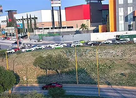 Taxistas colapsan el poniente de SLP con manifestaci&oacute;n