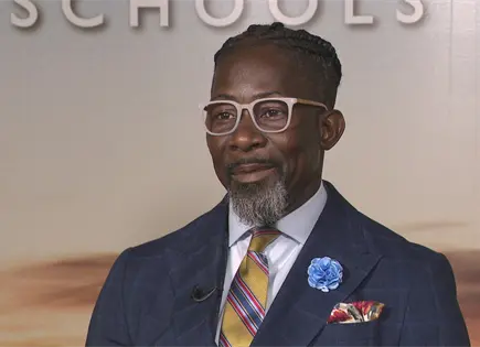 Distrito escolar de Des Moines confirma conflicto de inter&eacute;s de Ian Roberts