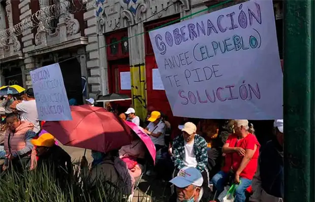 Electricistas llevan protesta al Congreso