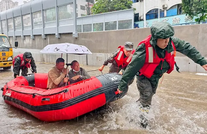 Evacuan a m&aacute;s de 200 en China por inundaciones