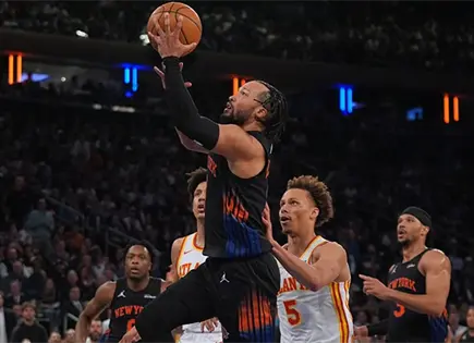 Knicks aplastan aHawks para liderar