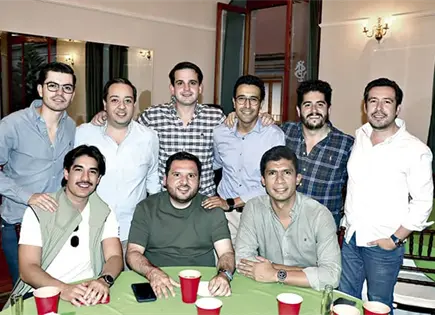 LO DESPIDEN DE LA SOLTERÍA