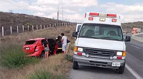 Se accidentan tres maestras en la carretera a Zacatecas